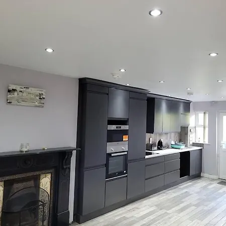 By The Sea גרינקאסל